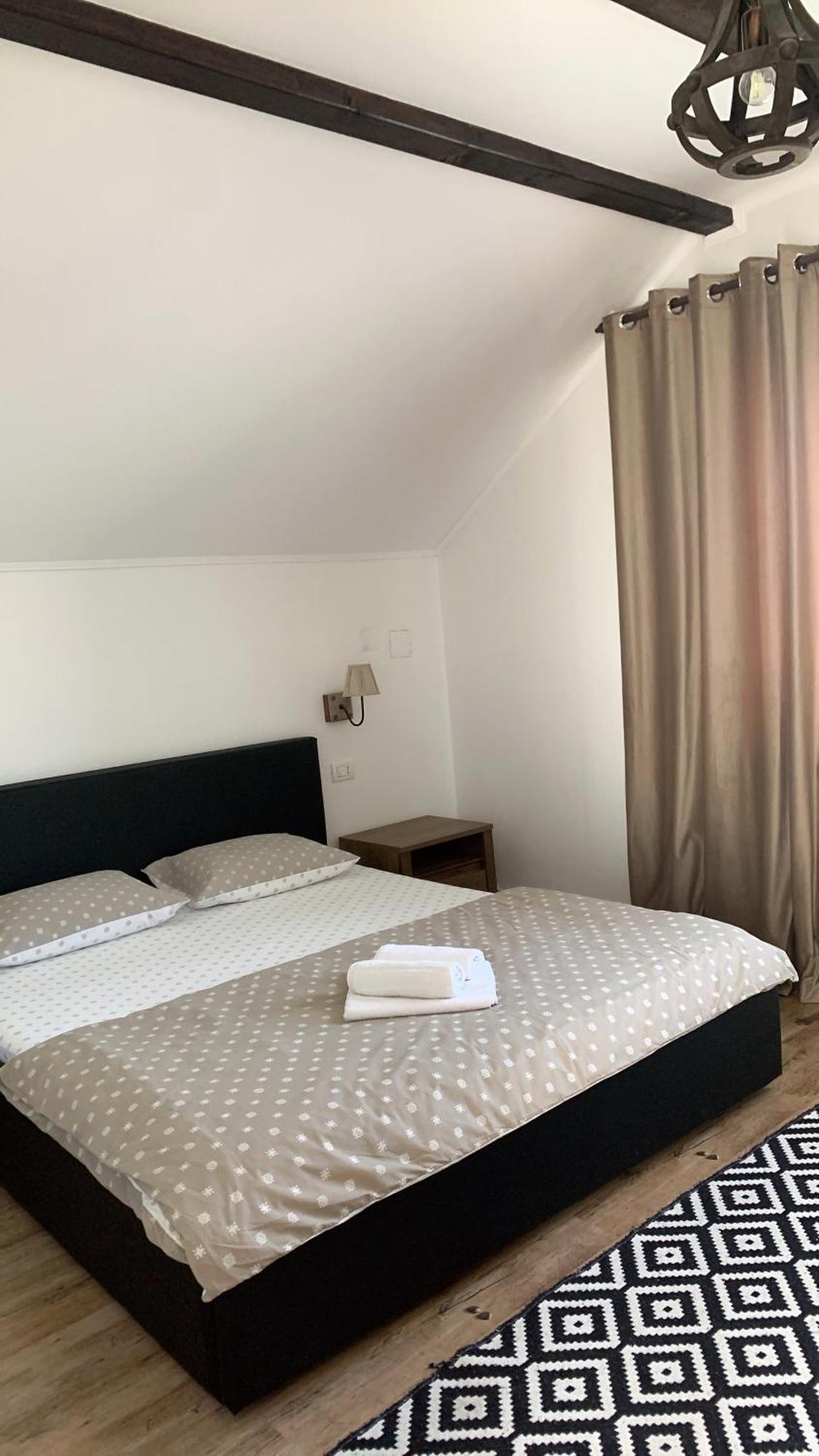 Casa Paunescu Milostea Eksteriør billede